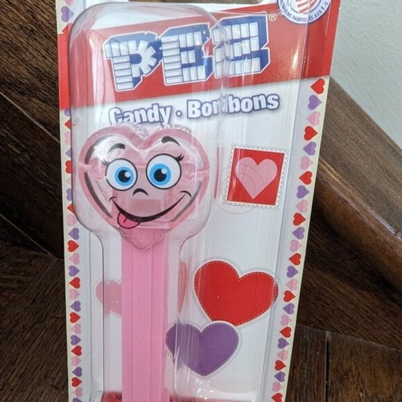 Pez Love gift bundle 2 Heart Pez dispensers - Picture 3 of 5